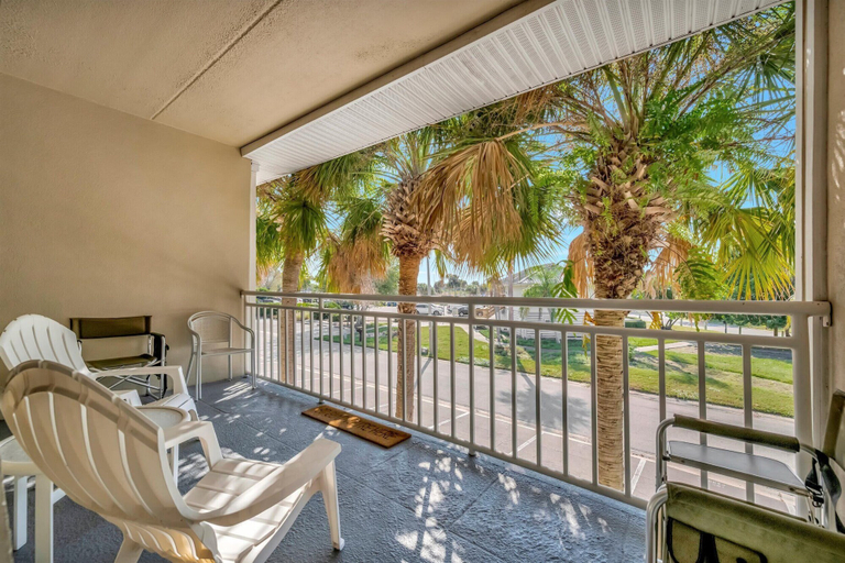 Room 4, Sunset Suite - Private Balcony Gym Pool, Hillsborough