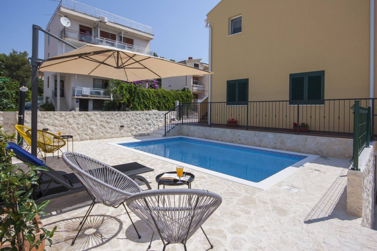 Pool 3, One Bedroom Apartment With sea View, Šibenik