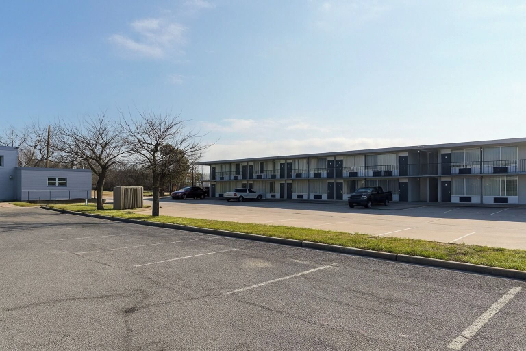 Exterior & Views 2, Motel 6 Sherman, TX, Grayson