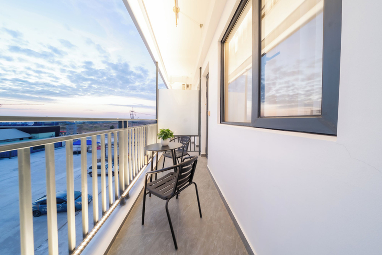 Terrace/patio 3, Ellie Hotel, Mean Chey