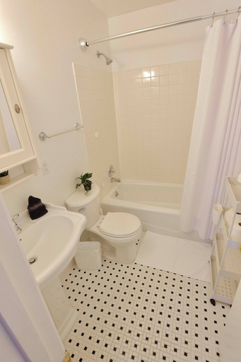 Interior 2, Penn & Ten- Spacious Capitol Hill Rowhouse, Washington D.C.