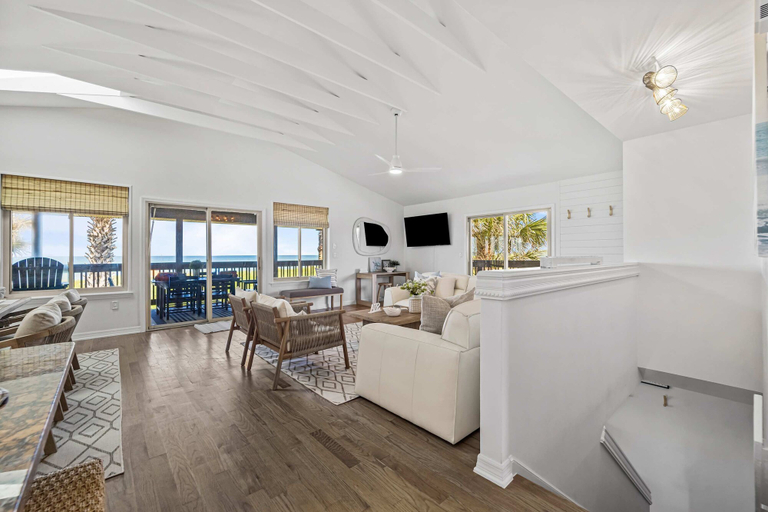 Room 5, Oceanfront Steps to Sand Deck Pets Welcome, Flagler