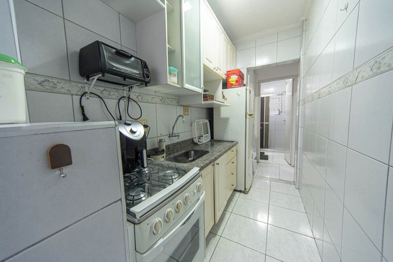 Room 2, Apto com Wi Fi e Garagem a 240 Metros da Praia, Santos