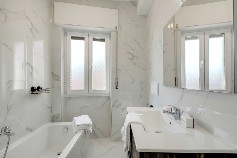 Bathroom 4, Luce Lake View on Stresa Hill, Verbano-Cusio-Ossola
