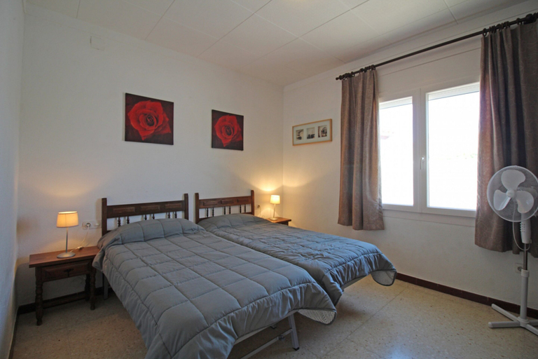 Room 4, 0119-montseny Casa con Estudio, Girona