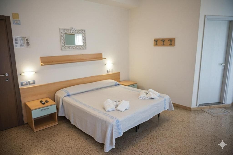 Bedroom 2, Hotel Ferrara, Rimini