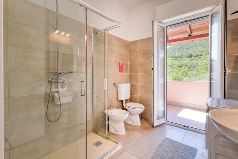 Bathroom 2, Villa Paolina Apartments, Savona