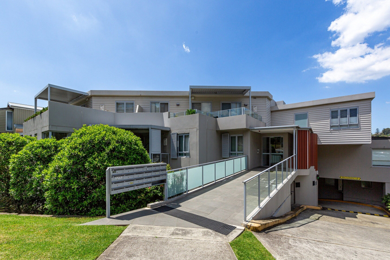 Reception 4, Seaside Retreat With Parking and Balcony, Pittwater