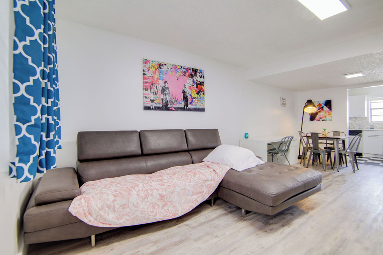 Living area 2, Collins 2 Bedroom with Free Parking by Deco 305, Miami-Dade