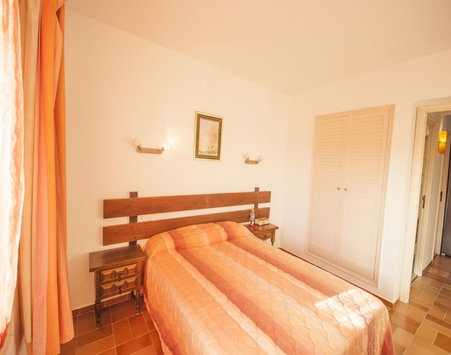 Room 3, 2-bedroom Apartment in Costa Brava, Girona