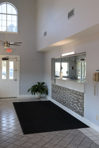 Public Area 3, Woodstream Inn, Troup