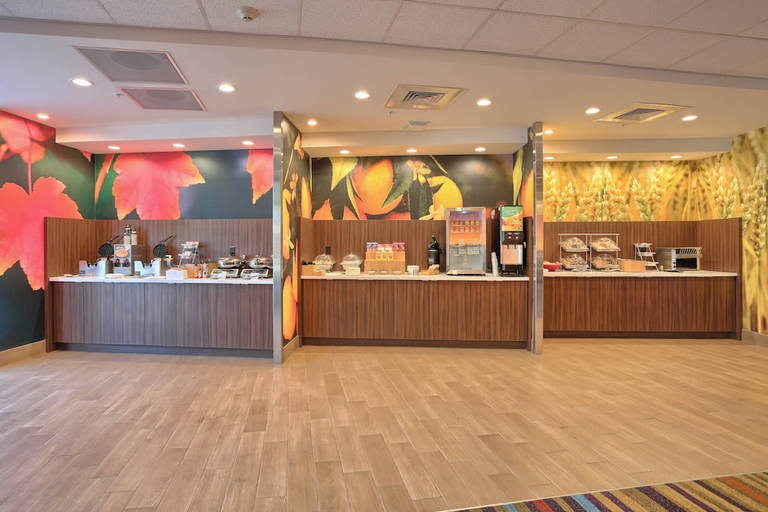 Food & Drinks 4, Fairfield Inn & Suites by Marriott Philadelphia Horsham, Montgomery