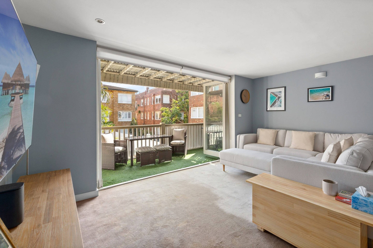 Living room 2, Bright Home Steps From Double Bay Beach, Sydney