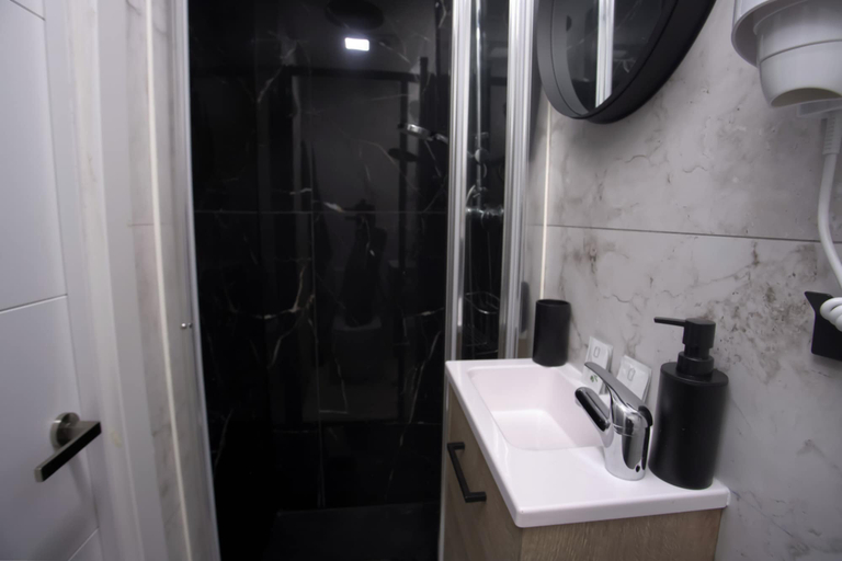 Bathroom 2, JVO HOSTAL SL, Madrid