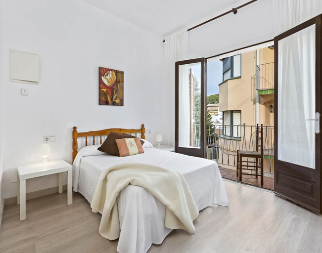 Room 5, Apartment for 10 Persons in Spain, Girona