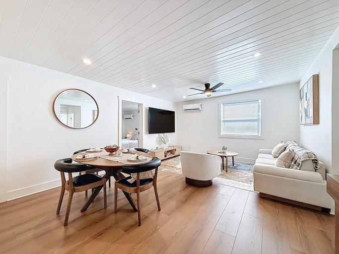 Interior 4, 3716 7th Ave W, Manatee