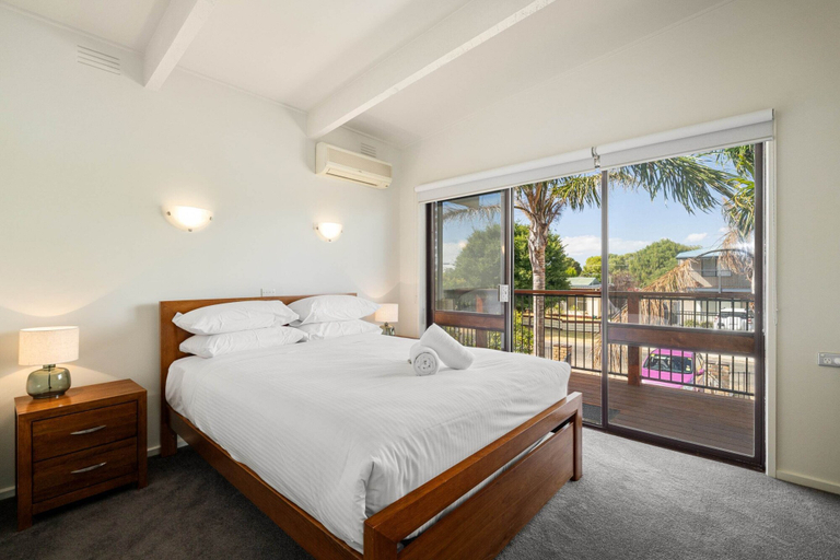 Primary image, Spacious 4-bed Home 5-min From the Beach, Melbourne