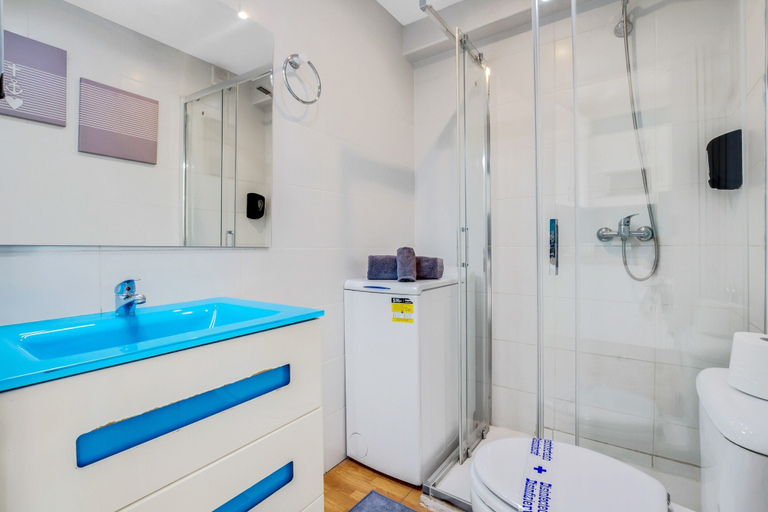 Bathroom 2, Apartment in Torremolinos With Sea Views, Málaga