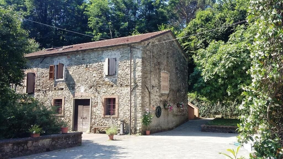 Exterior 4, Ai Chiosi, Massa Carrara