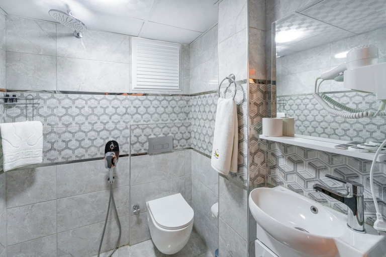 Bathroom 3, Marine Point Hotel, Antalya