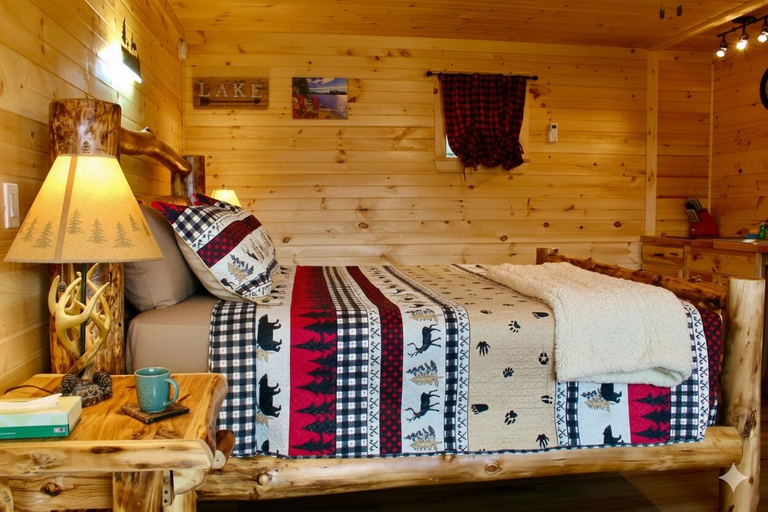 Bedroom 4, Sundowner on Lake George, Warren