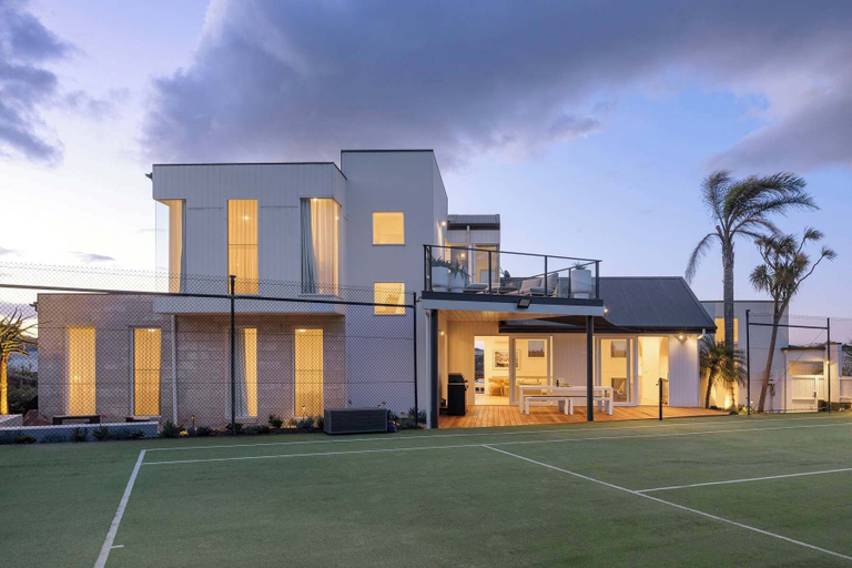 Room 5, The Collins Sorrento Tennis Court Pool Spa, Melbourne
