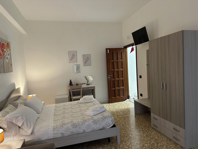 Bedroom 4, b&b stella in centro, Salerno
