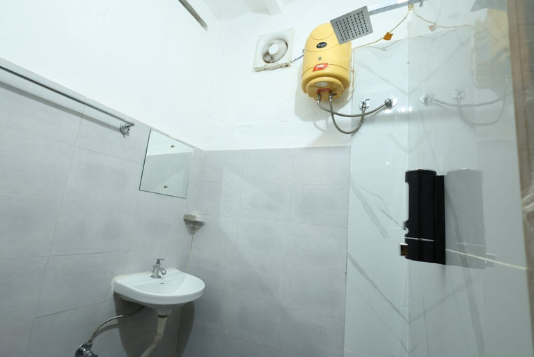 Bathroom 3, Vayuvana Heritage, Wayanad