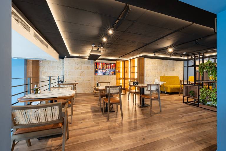 Food & Drinks 5, Hotel Invictus