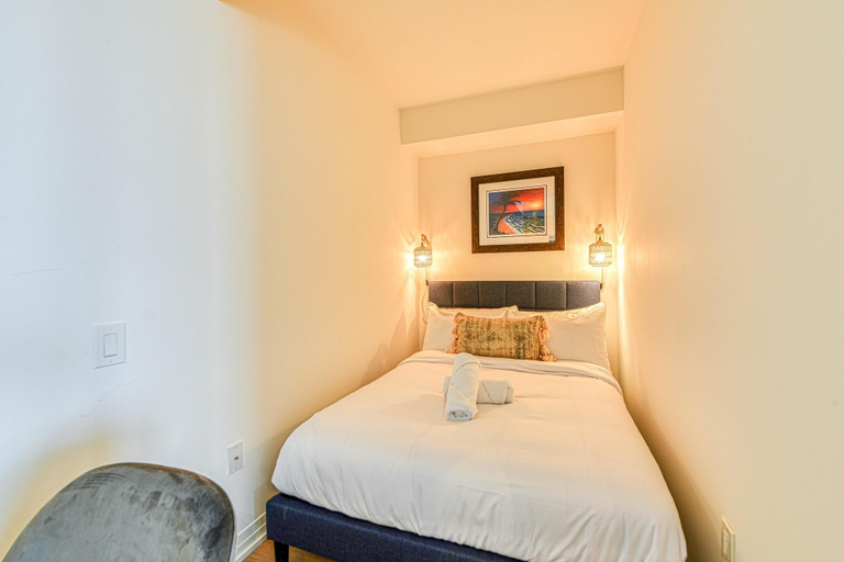 Living area 4, The Dundas Suites, Toronto