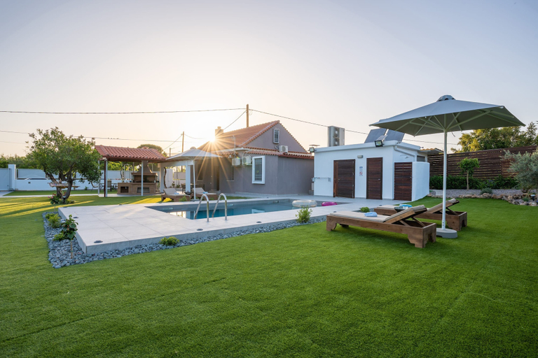 Room 5, Private Pool Retreat - Georgia s Garden Oasis, Peloponnese