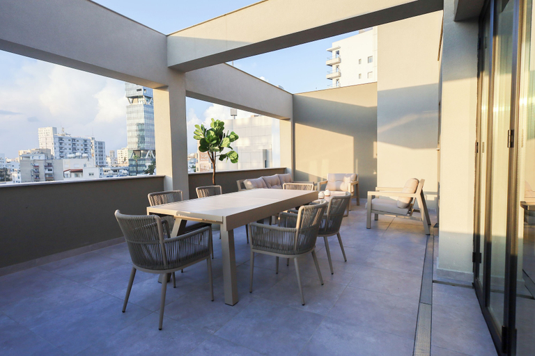 Food & Drinks, LE BOUQUET LUXURY SUITES