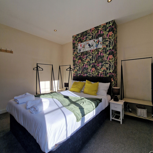 Room 5, Coventry Retreat - Modern 2 Bed Apartment, Coventry