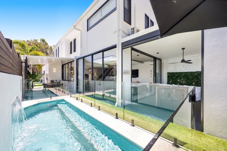 Pool 5, Spacious 3-bedroom Retreat With BBQ and Pool, Maroochy - Coastal North