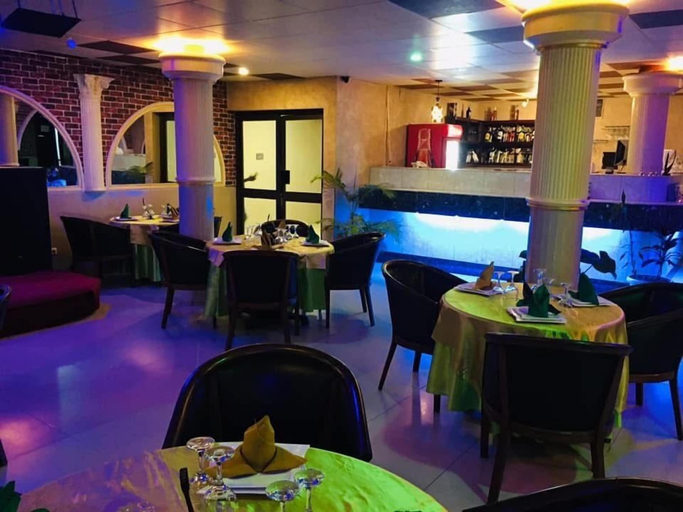 Food & Drinks 5, Hôtel Santa Lucia, Mfoundi
