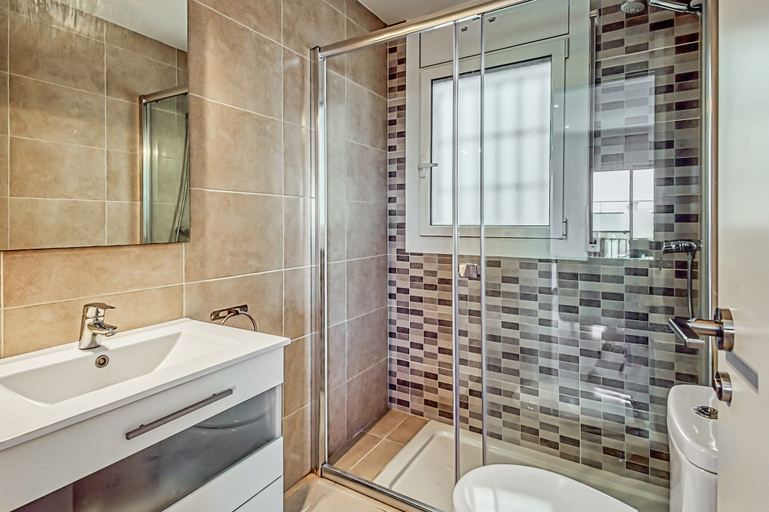 Bathroom 3, Villa Near Roses With Pool & Beach Access, Girona