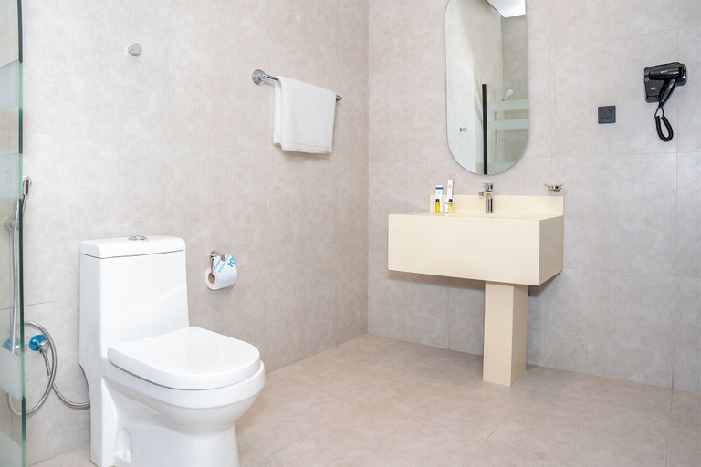 Bathroom 5, Arjan Park Al Hamra, Riyadh