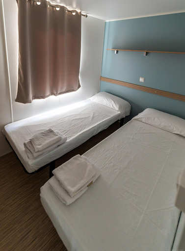 Room 2, Bungalow in Calella With Sea & Mountain Views, Barcelona