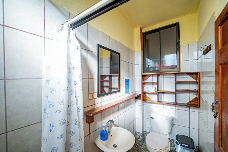Bathroom 3, Sandy Toes Hostel, Nicoya