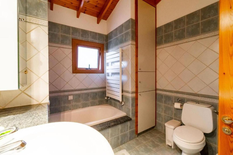 Room 4, 10 MON - Stay Hillcrest Panorama Villa