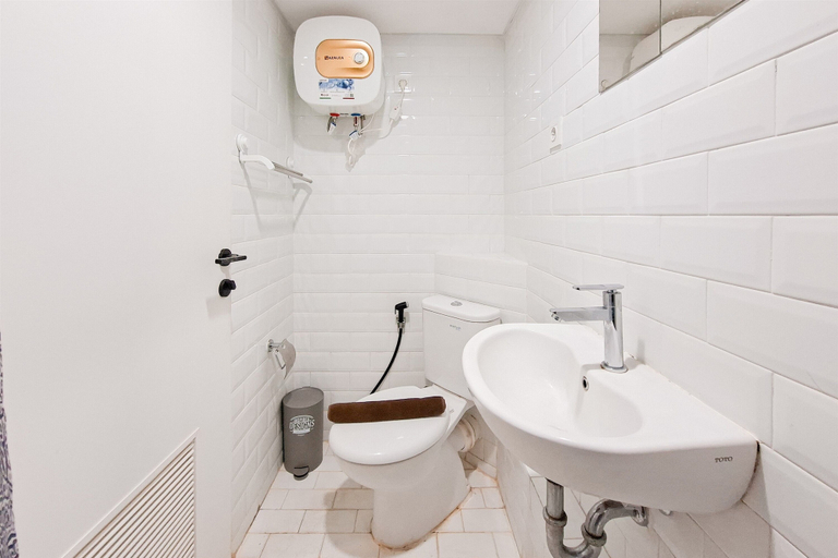 Bathroom 2, Homey Studio Loft Kingland Avenue Apartment, Tangerang