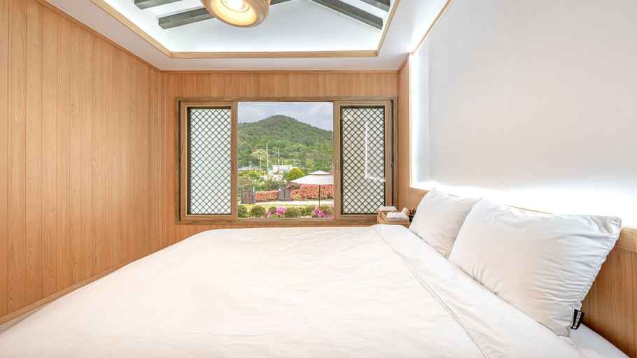 Bedroom 2, Yeosu Elon Pension, Yeosu