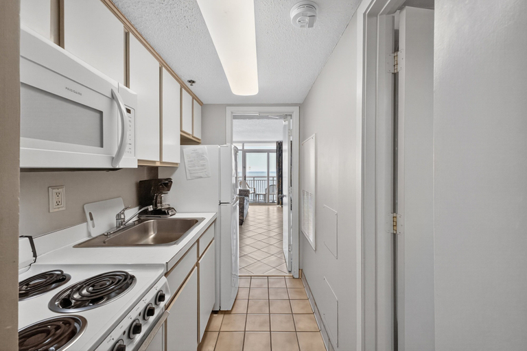 Interior 5, Atlantica 903, Horry