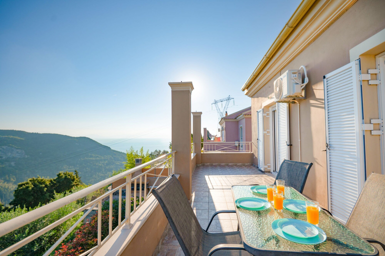 Room 4, Villa Tzintzola in Kato Garouna, Ionian Islands