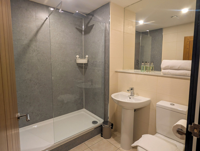 Bathroom 4, Dockside Aparthotel, Bw Signature Collection, Sefton