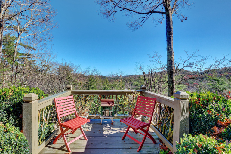 Interior 3, Hilltop Hideaway, Macon