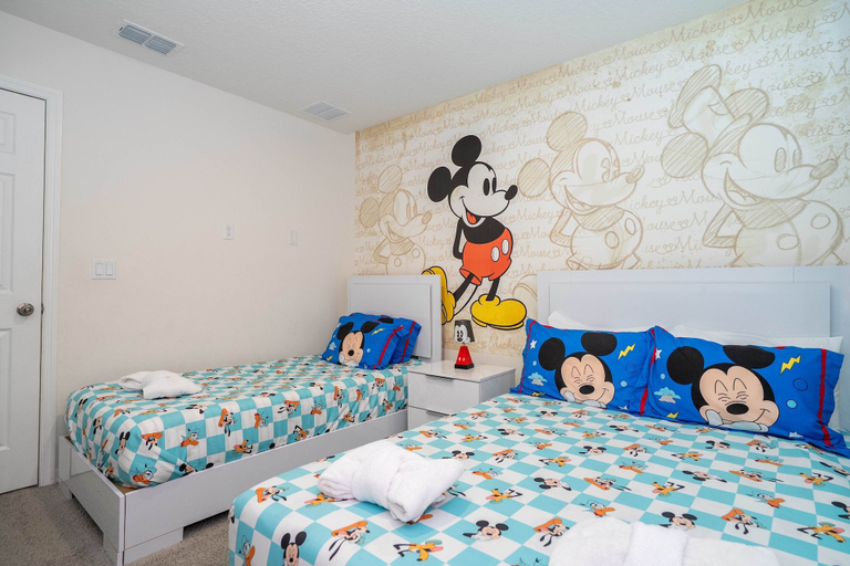 Room 4, Splendid 6Bd w Private Pool Solara Resort 2154, Osceola