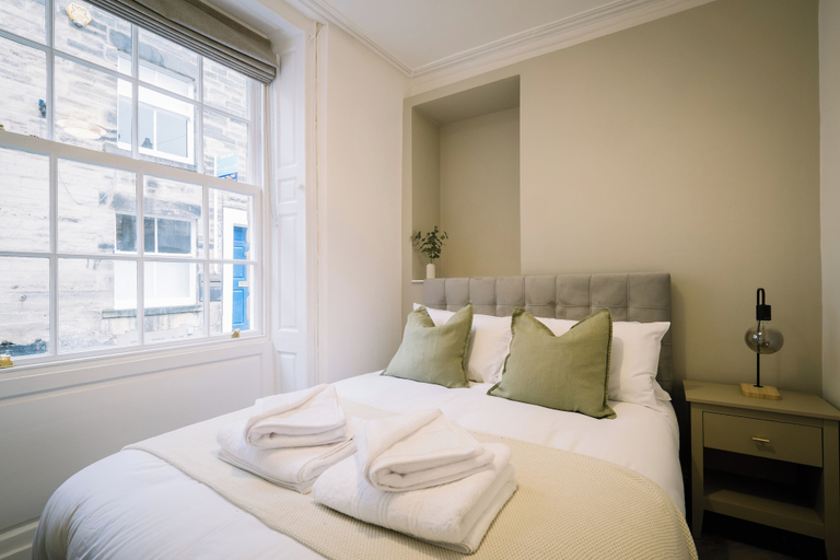 Room 5, Sun St Apartment 3, Lancashire