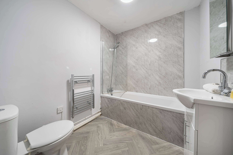 Room 2, Host Stay Apartment 4 Stanley Street, Sefton