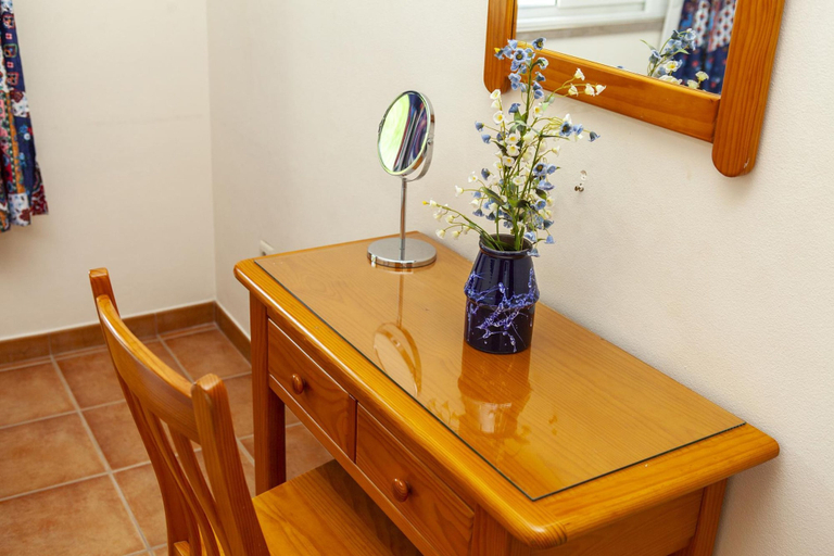 Room 4, B56 - Baluarte Cul de Sac Flat in Lagos, Lagos